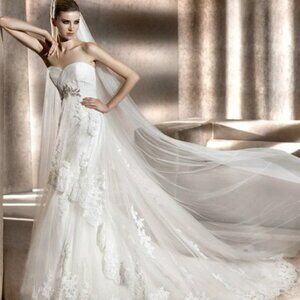 Premier Spanish Designer New Pronovias Bergamo Wedding Dress